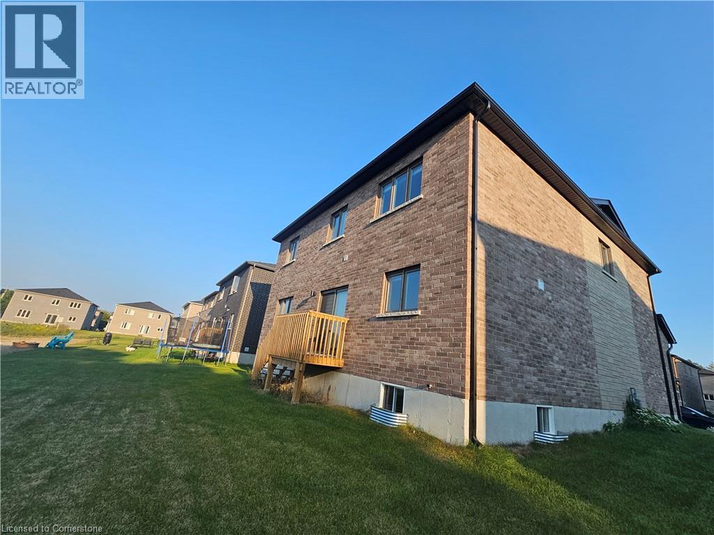 Photo 3 of 23 Tulip Crescent, Simcoe ON