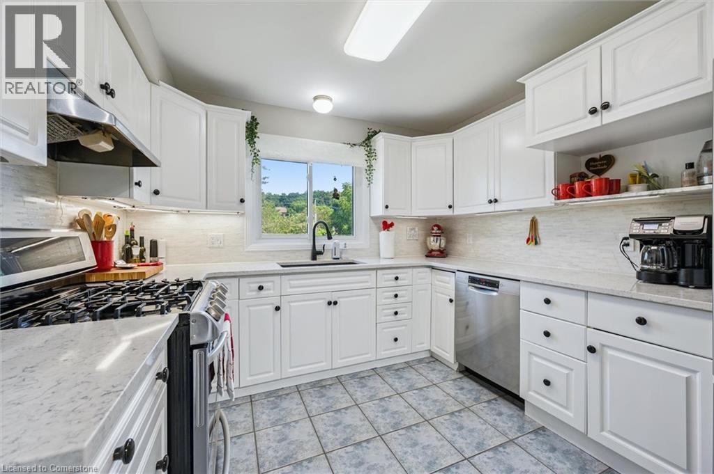 Photo 15 of 177 Royal Orchard Drive, Kitchener ON