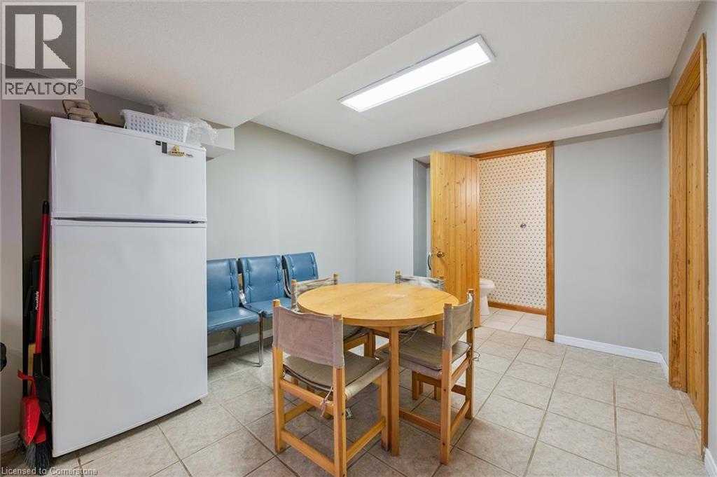 Photo 33 of 177 Royal Orchard Drive, Kitchener ON