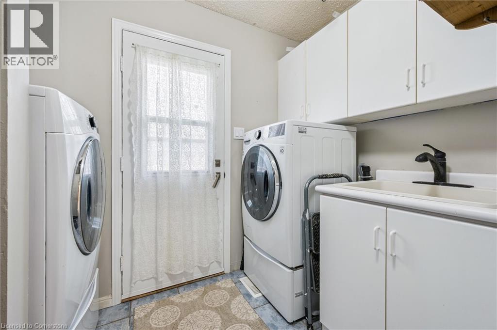 Photo 19 of 177 Royal Orchard Drive, Kitchener ON
