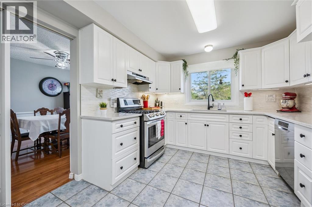 Photo 13 of 177 Royal Orchard Drive, Kitchener ON