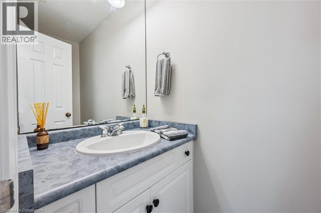 Photo 18 of 177 Royal Orchard Drive, Kitchener ON