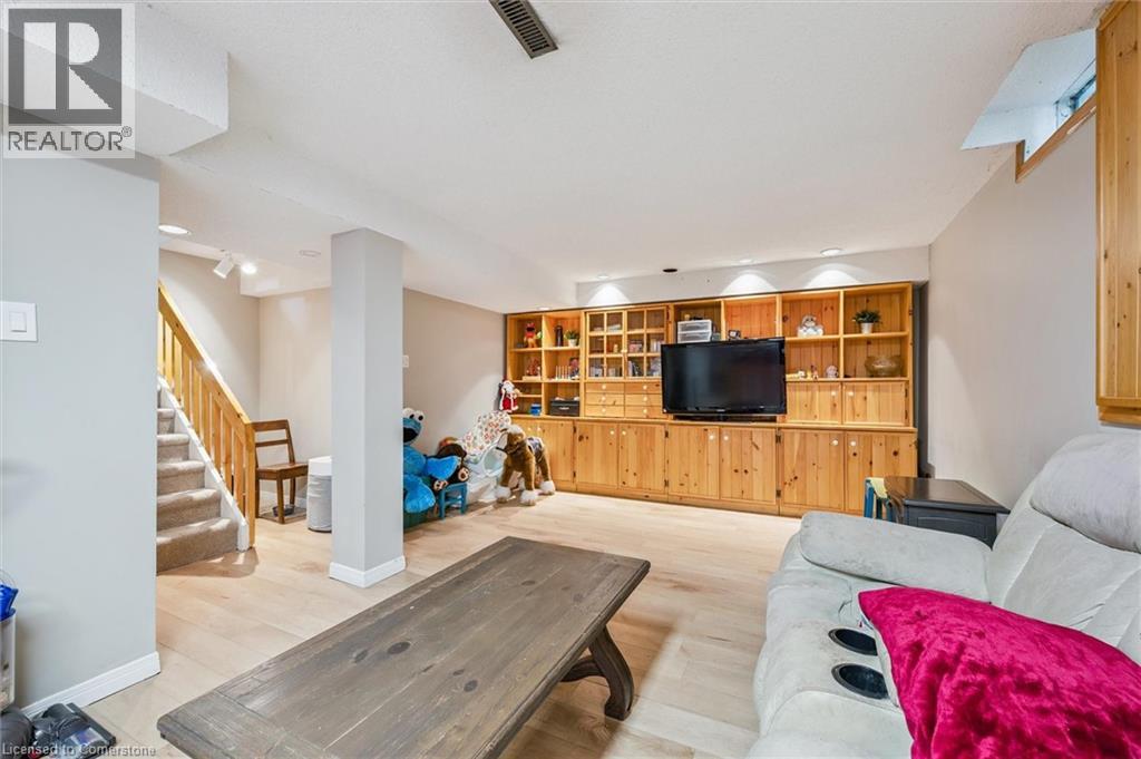 Photo 30 of 177 Royal Orchard Drive, Kitchener ON