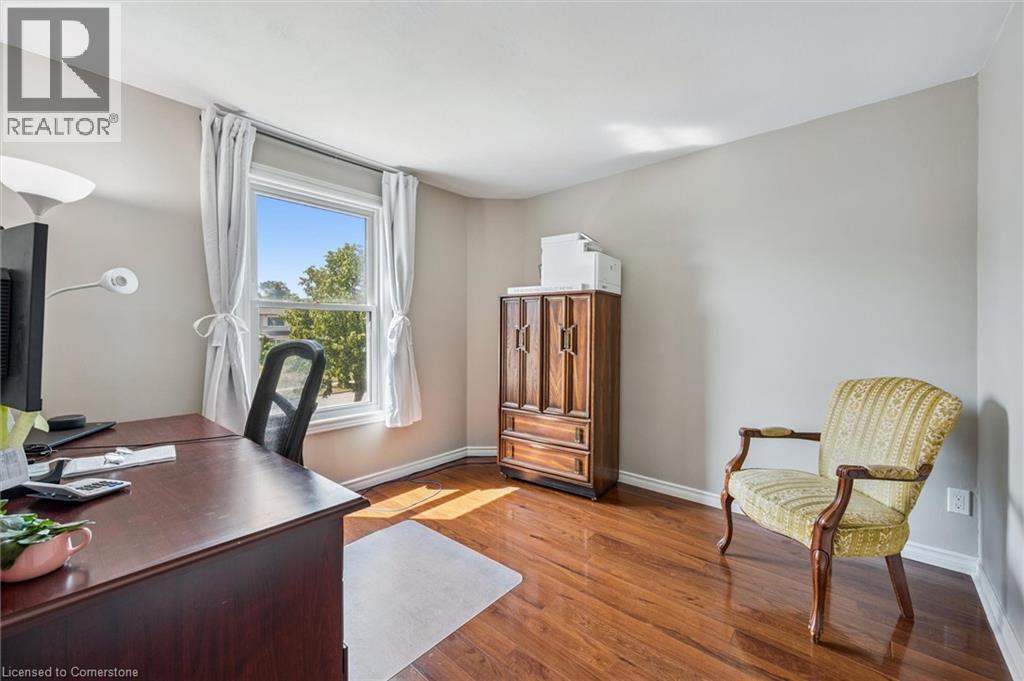 Photo 24 of 177 Royal Orchard Drive, Kitchener ON