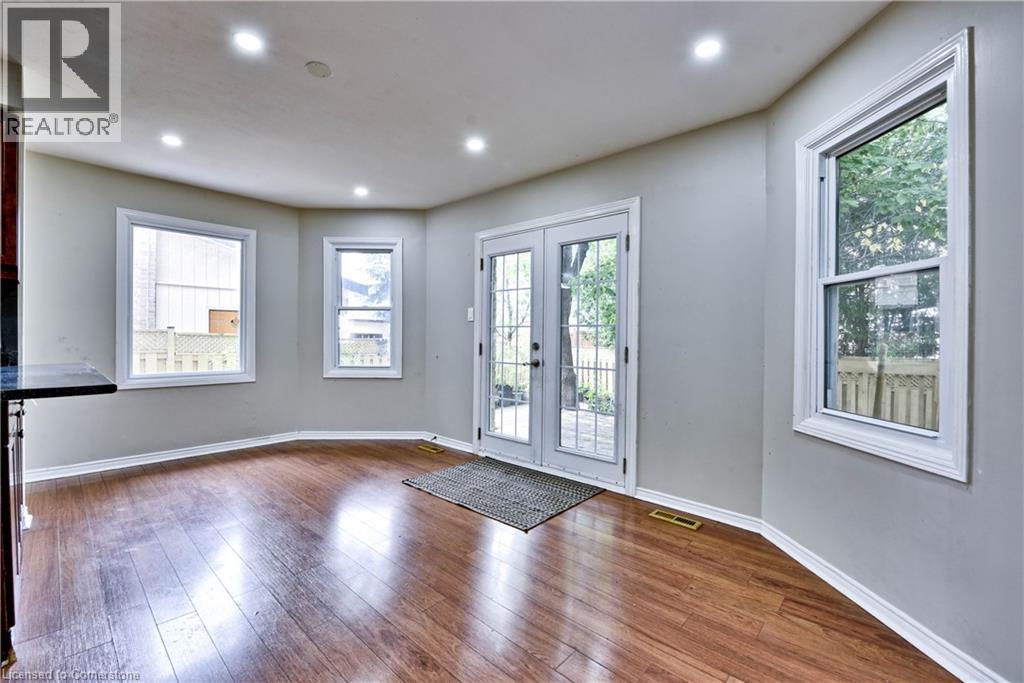 Photo 10 of 5570 Shorecrest Crescent, Mississauga ON