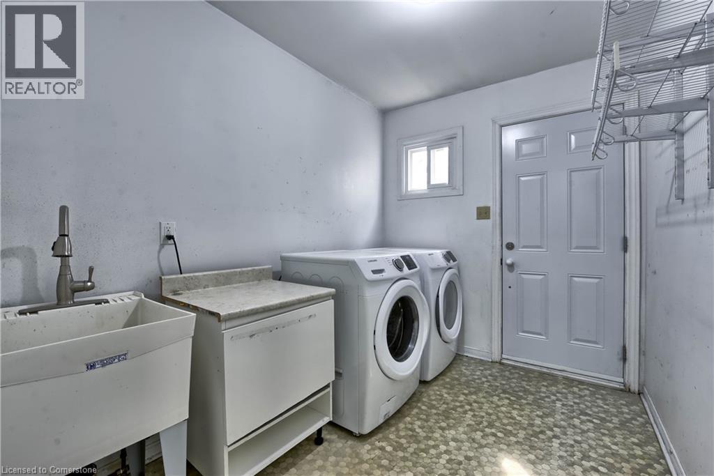 Photo 17 of 5570 Shorecrest Crescent, Mississauga ON