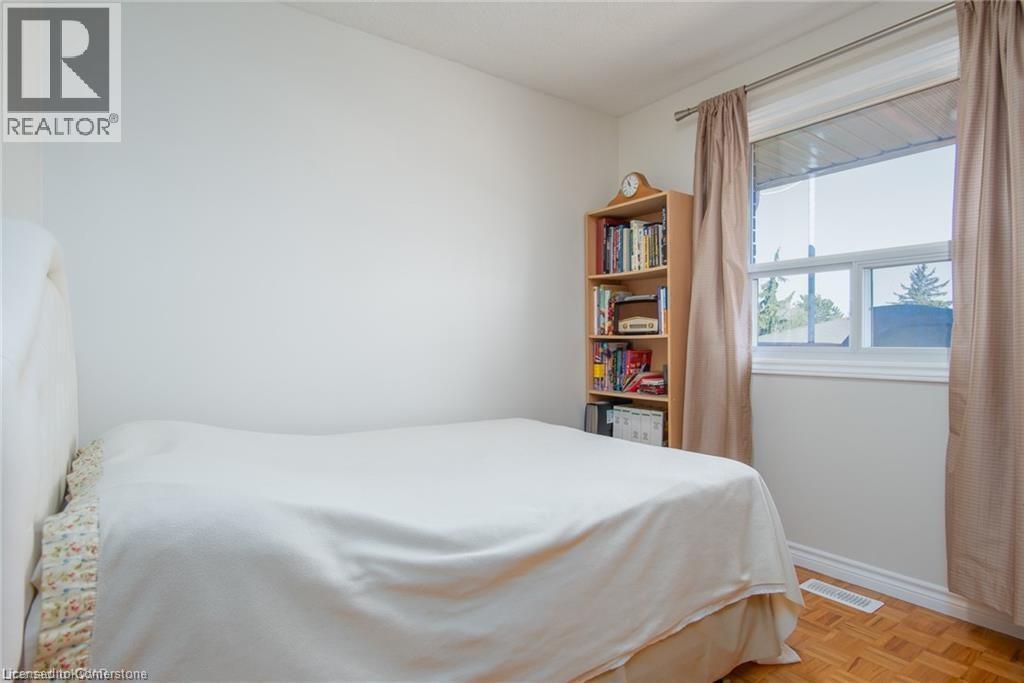 Photo 4 of 46 Laurentian Drive, Kitchener ON