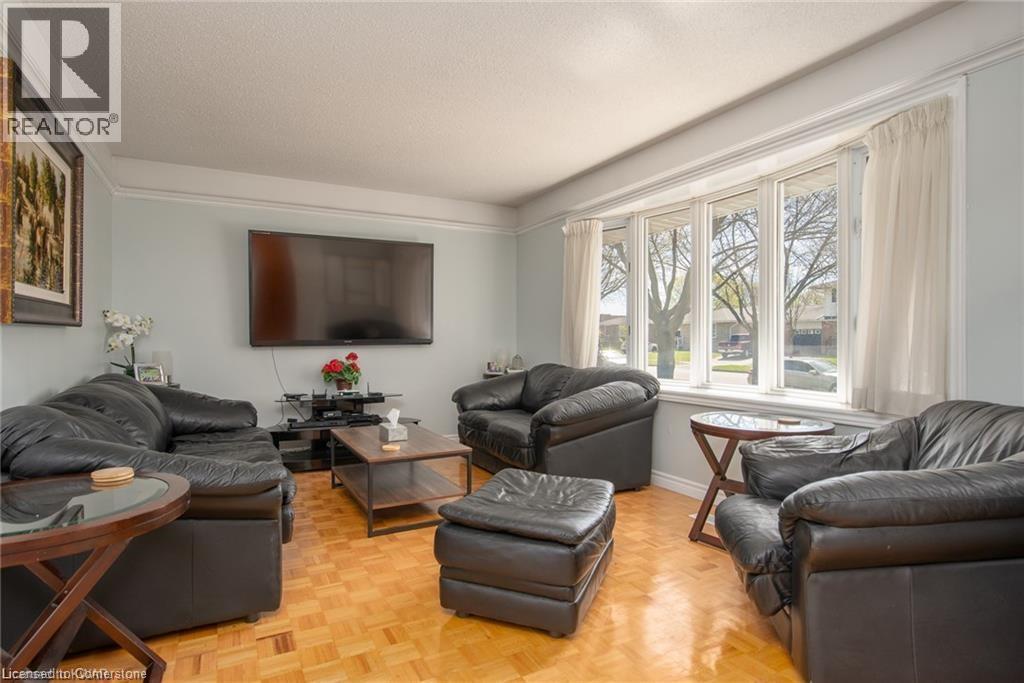 Photo 2 of 46 Laurentian Drive, Kitchener ON