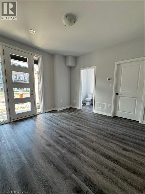 Photo 4 of 155 Equestrian Way Unit 31, Cambridge ON