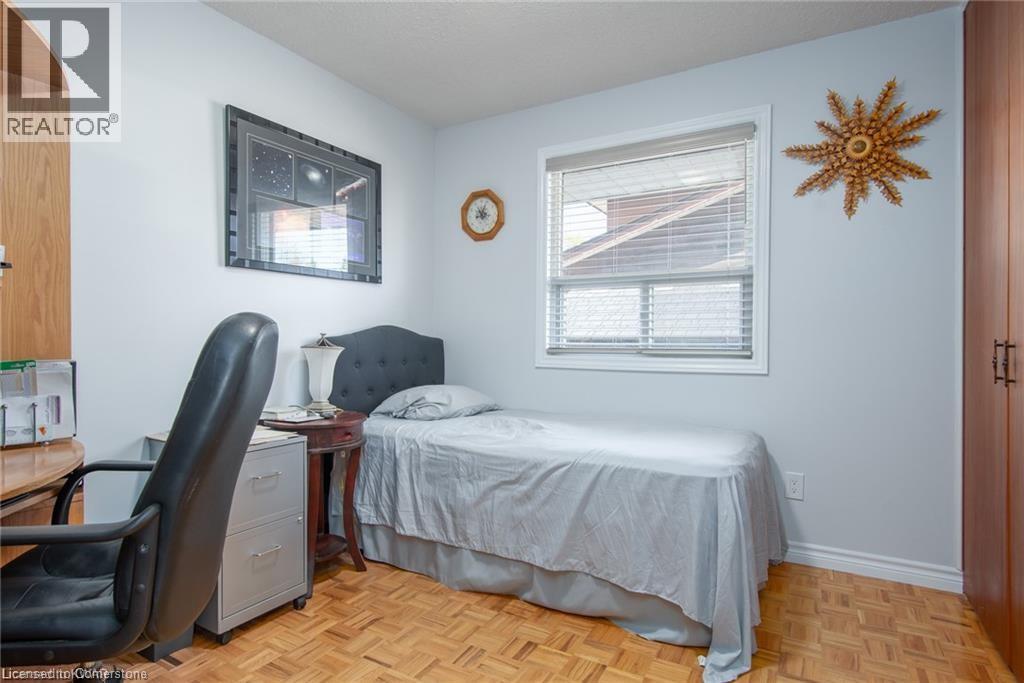 Photo 8 of 46 Laurentian Drive, Kitchener ON