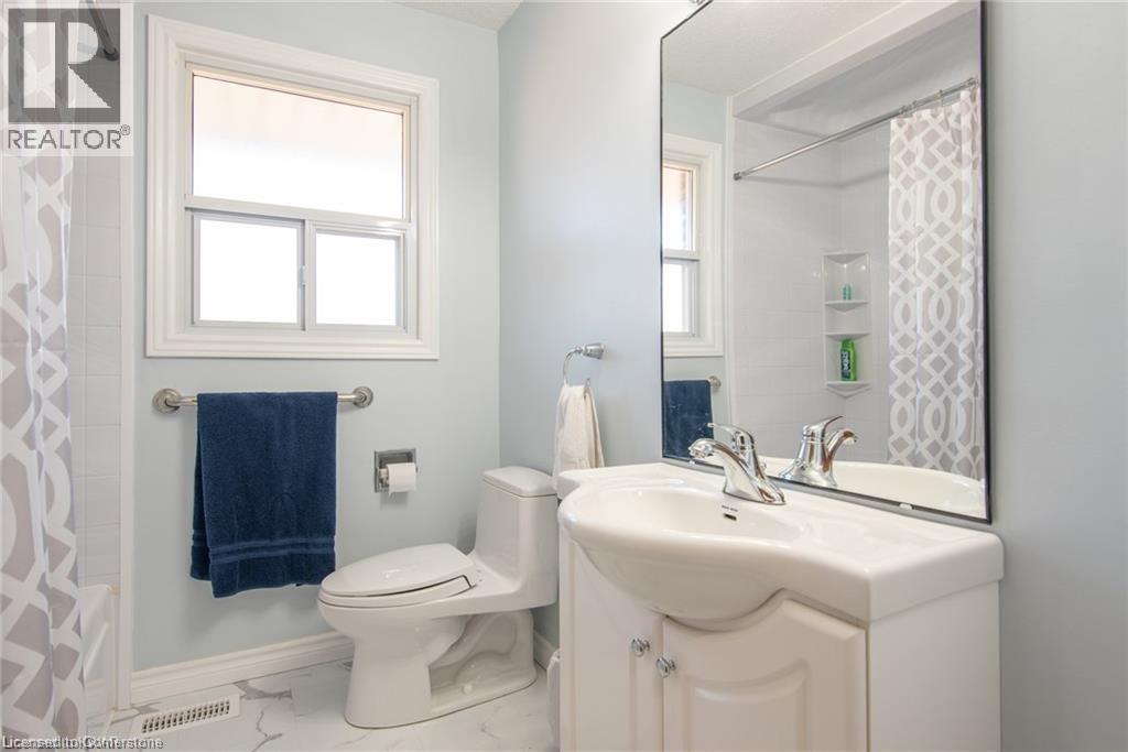 Photo 3 of 46 Laurentian Drive, Kitchener ON