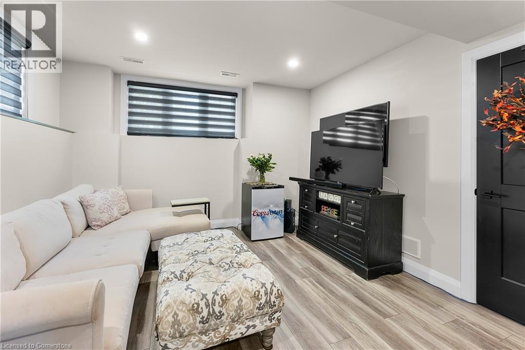 Photo 11 of 8 Stanmary Drive, St Catharines ON