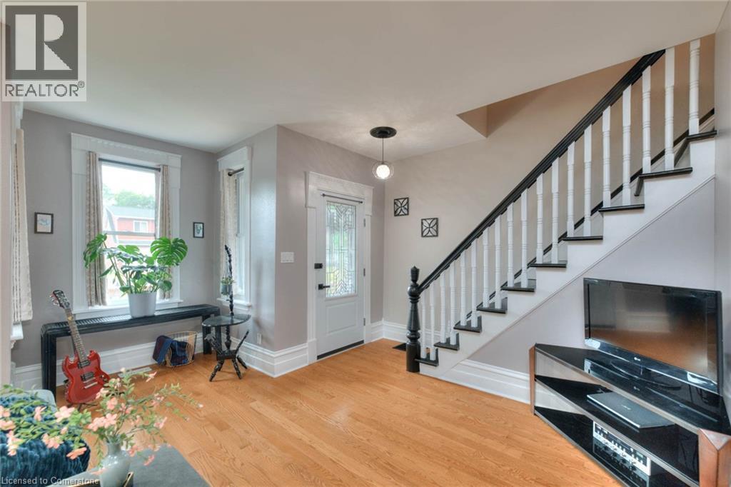 Photo 26 of 2027 Victoria Street, Howick ON