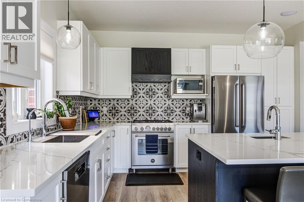 Photo 2 of 32 Arlington Parkway, Paris ON