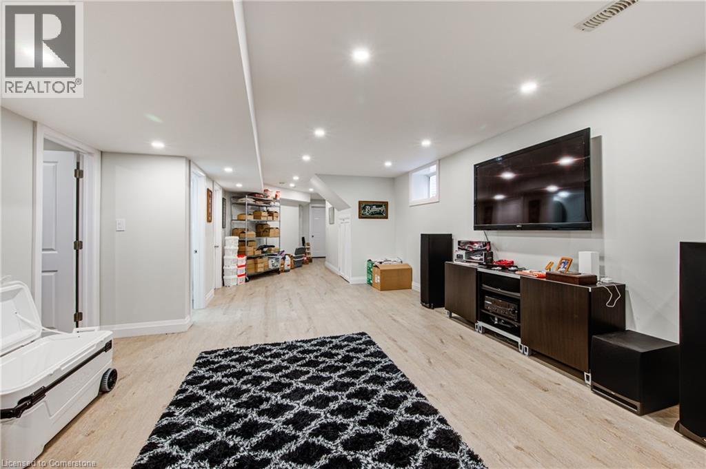 Photo 9 of 32 Arlington Parkway, Paris ON