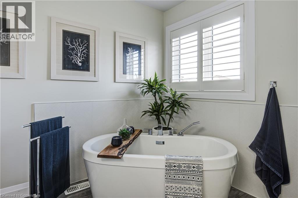 Photo 21 of 32 Arlington Parkway, Paris ON