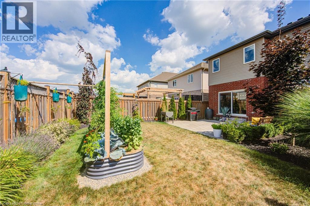 Photo 4 of 32 Arlington Parkway, Paris ON