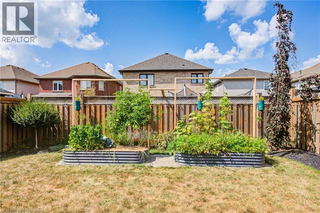 Photo 25 of 32 Arlington Parkway, Paris ON