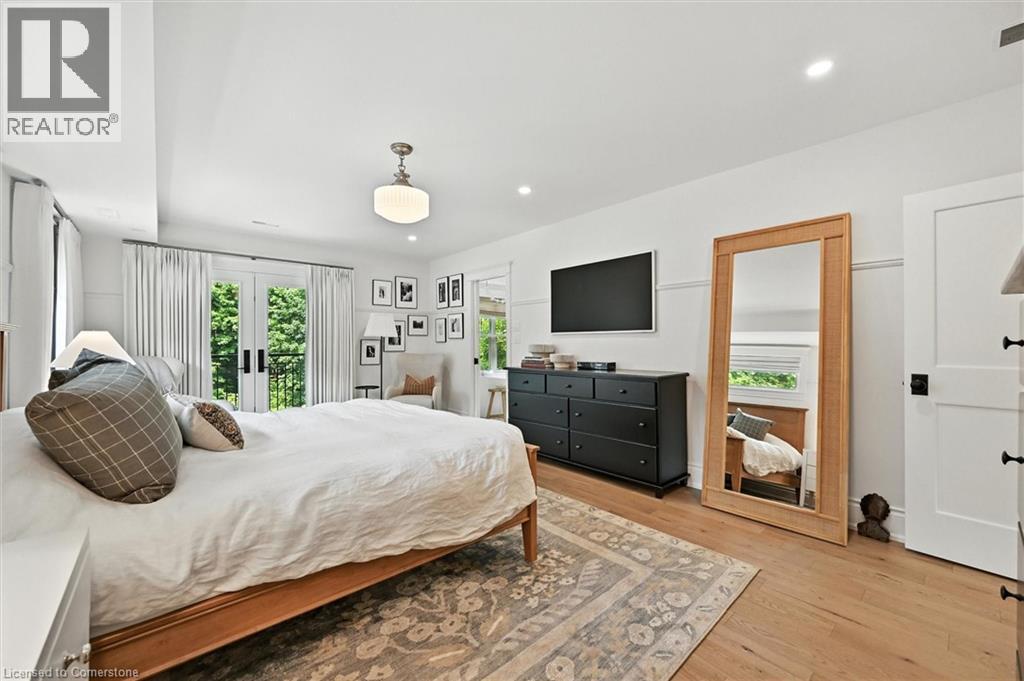 Photo 11 of 112 Chedoke Avenue, Hamilton ON
