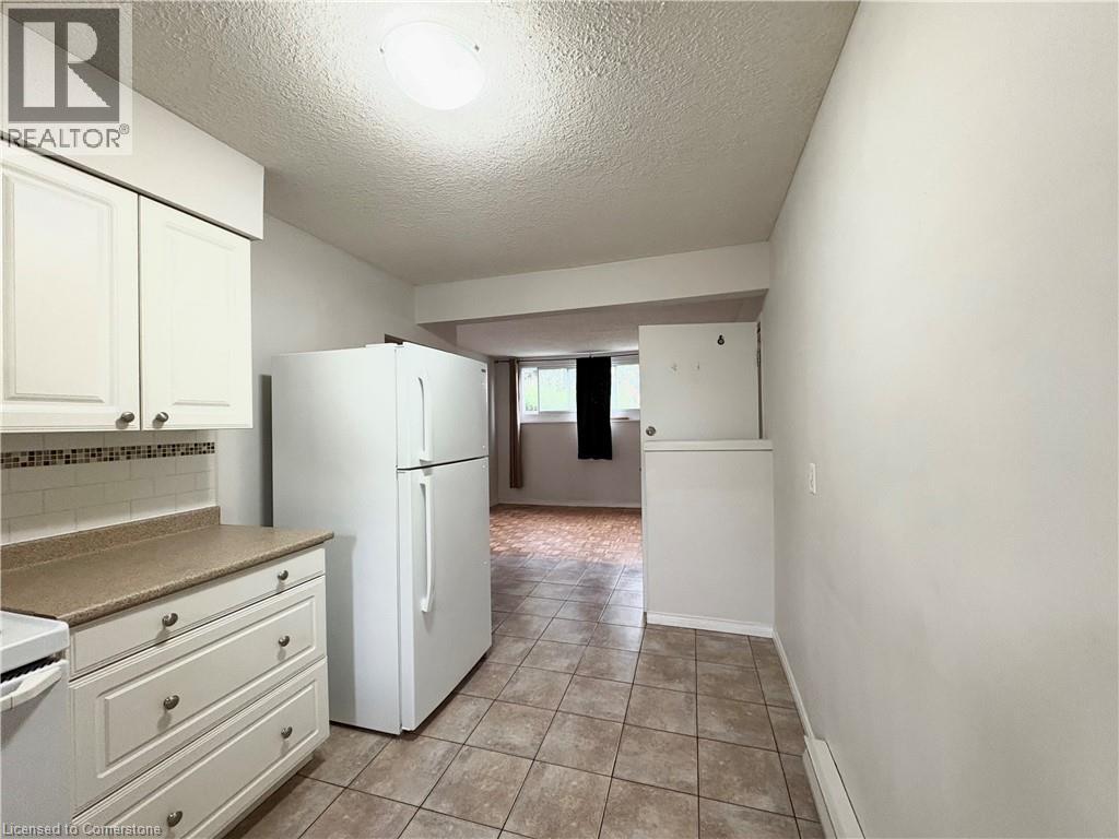 Photo 11 of 61 Norfolk Avenue Unit 1, Cambridge ON