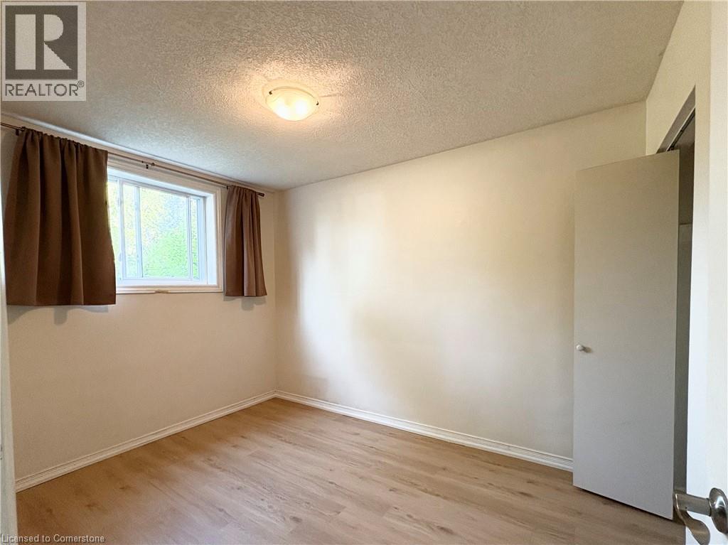 Photo 4 of 61 Norfolk Avenue Unit 1, Cambridge ON