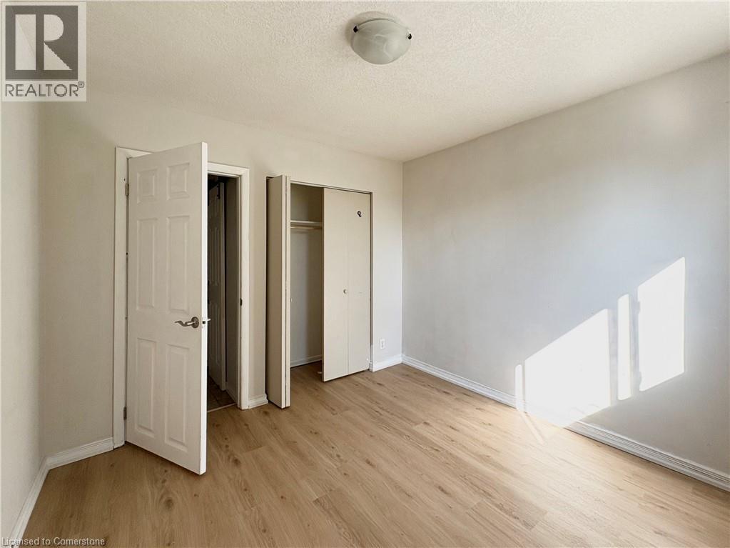 Photo 8 of 61 Norfolk Avenue Unit 1, Cambridge ON