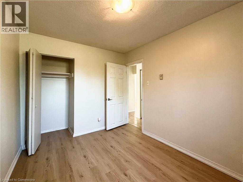 Photo 10 of 61 Norfolk Avenue Unit 1, Cambridge ON