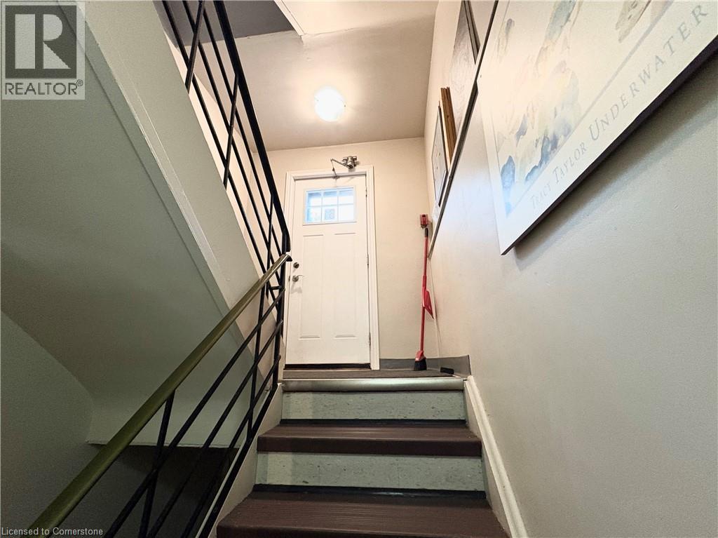 Photo 13 of 61 Norfolk Avenue Unit 1, Cambridge ON