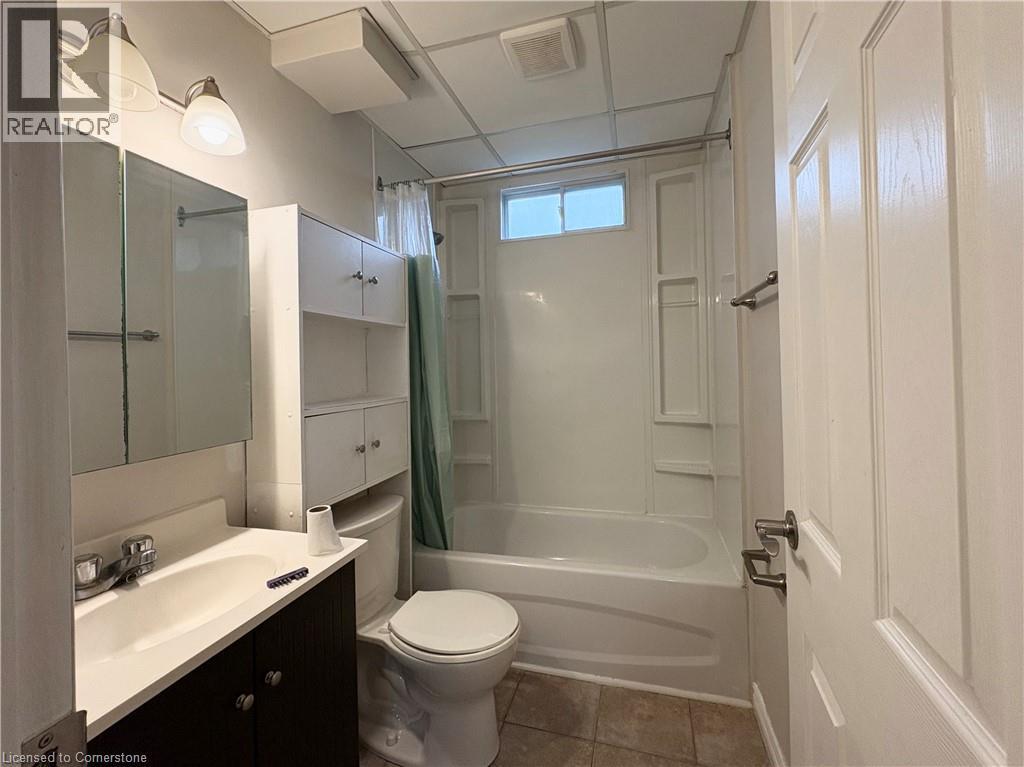 Photo 2 of 61 Norfolk Avenue Unit 1, Cambridge ON