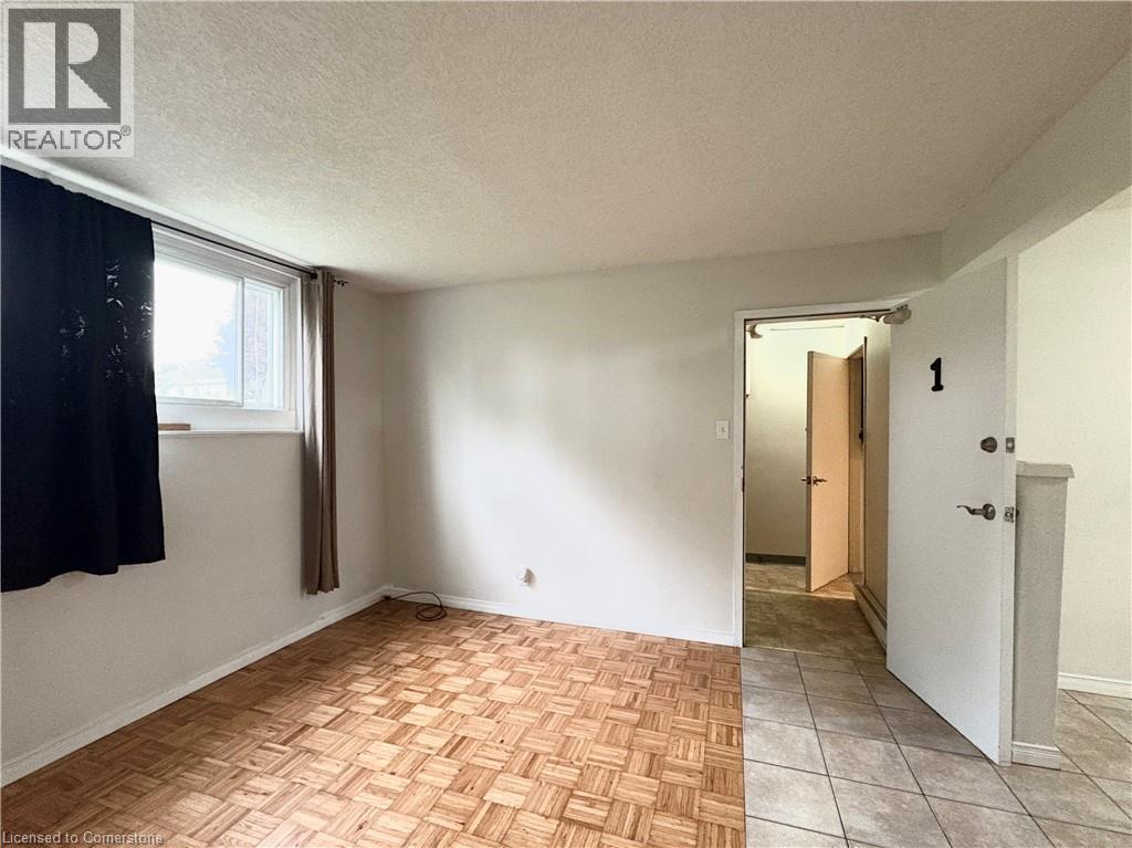 Photo 7 of 61 Norfolk Avenue Unit 1, Cambridge ON