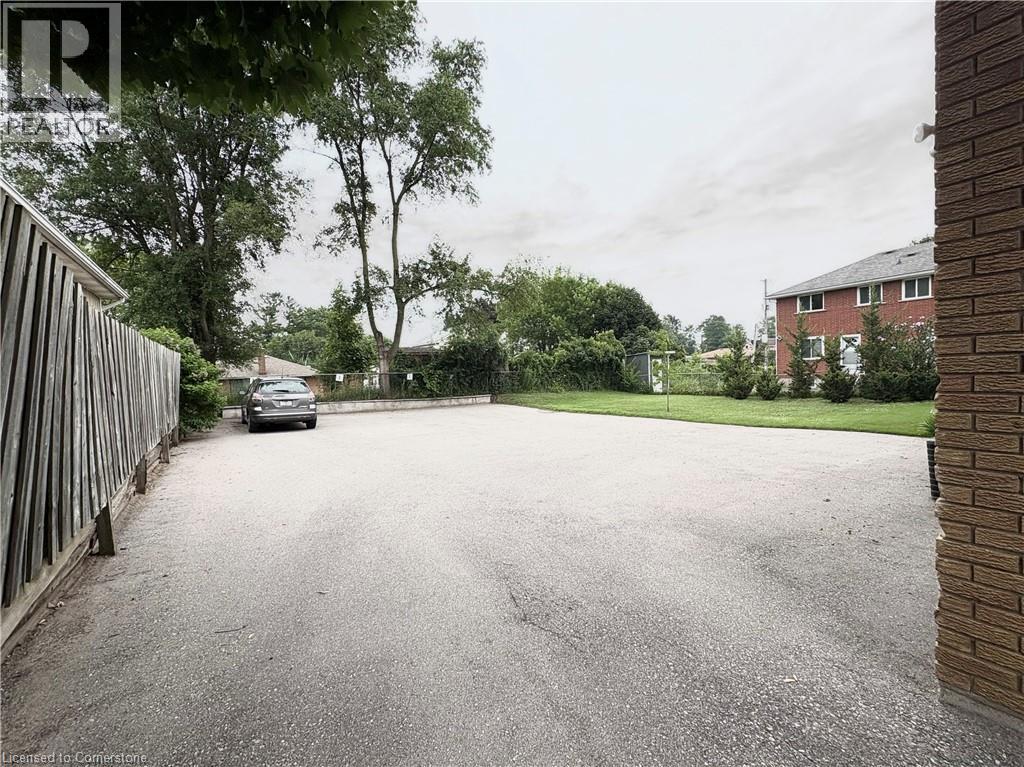 Photo 9 of 61 Norfolk Avenue Unit 1, Cambridge ON