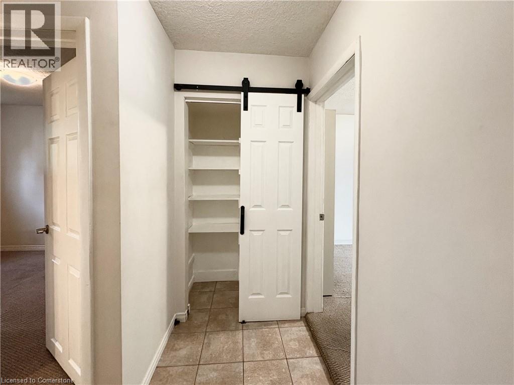 Photo 5 of 61 Norfolk Avenue Unit 1, Cambridge ON