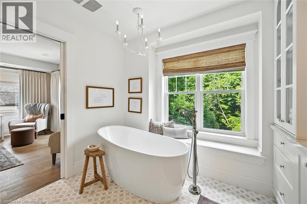 Photo 17 of 112 Chedoke Avenue, Hamilton ON