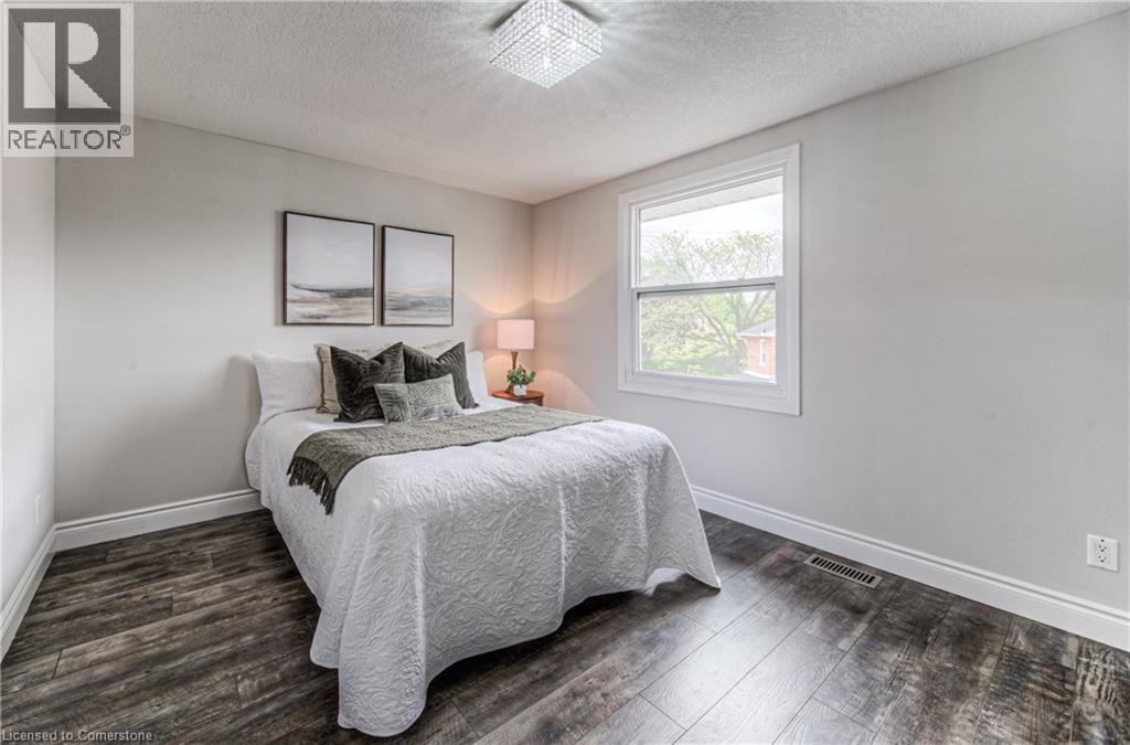 Photo 11 of 425 Keats Way Unit 4, Waterloo ON