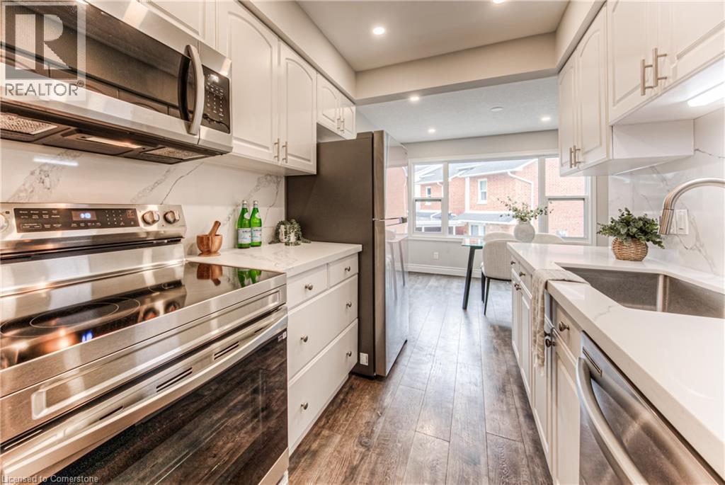 Photo 41 of 425 Keats Way Unit 4, Waterloo ON