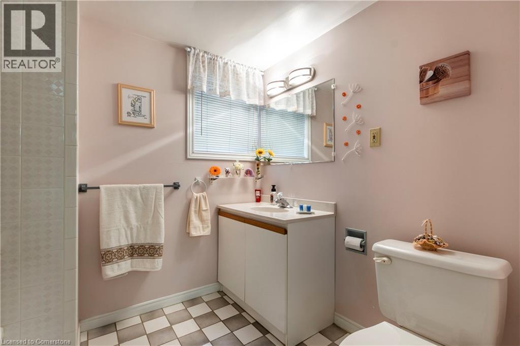 Photo 2 of 1241 Rose Street, Cambridge ON