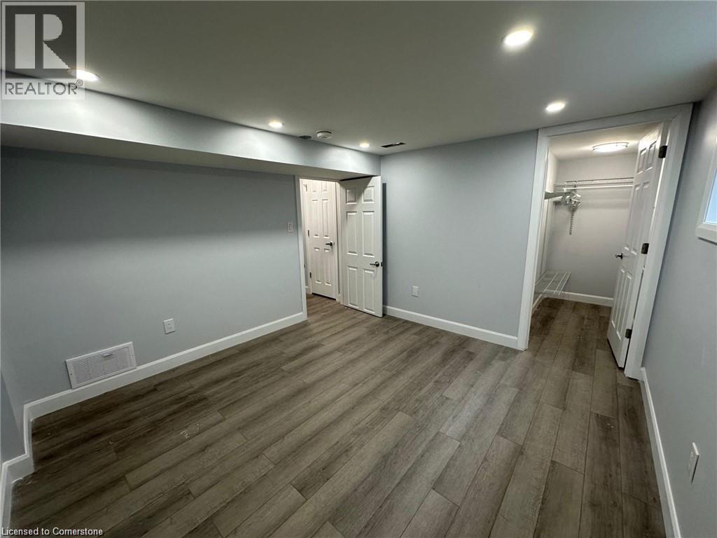 Photo 12 of 8 Roseneath Crescent Unit B, Kitchener ON