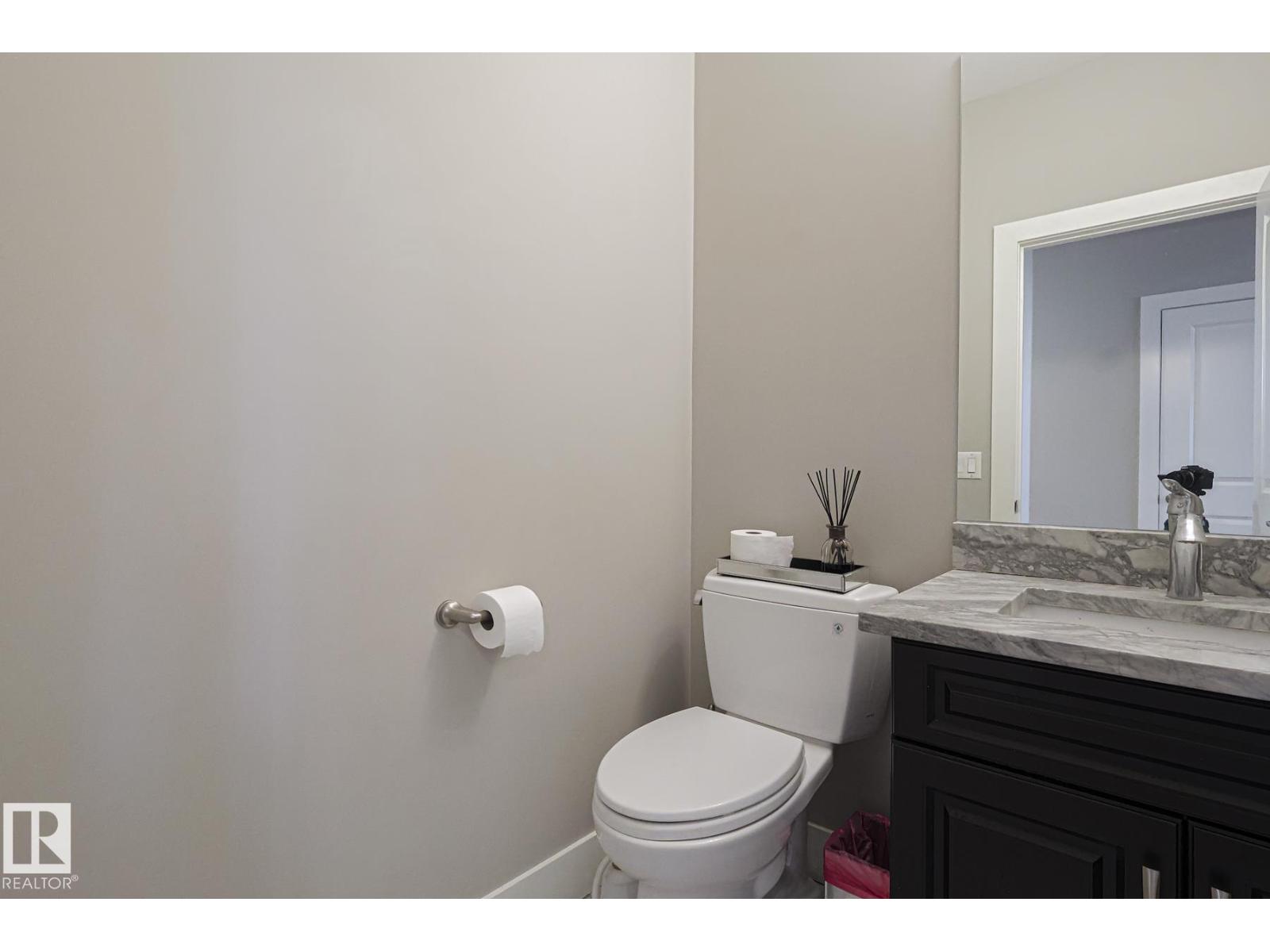 Photo 10 of 13518 162 A Av Nw, Edmonton AB