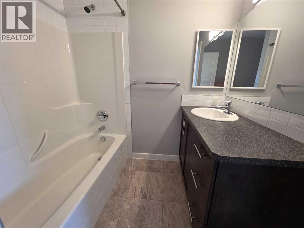 Photo 14 of 188 Pantego Lane Nw, Calgary AB