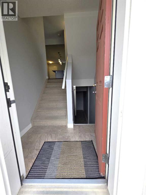 Photo 2 of 188 Pantego Lane Nw, Calgary AB