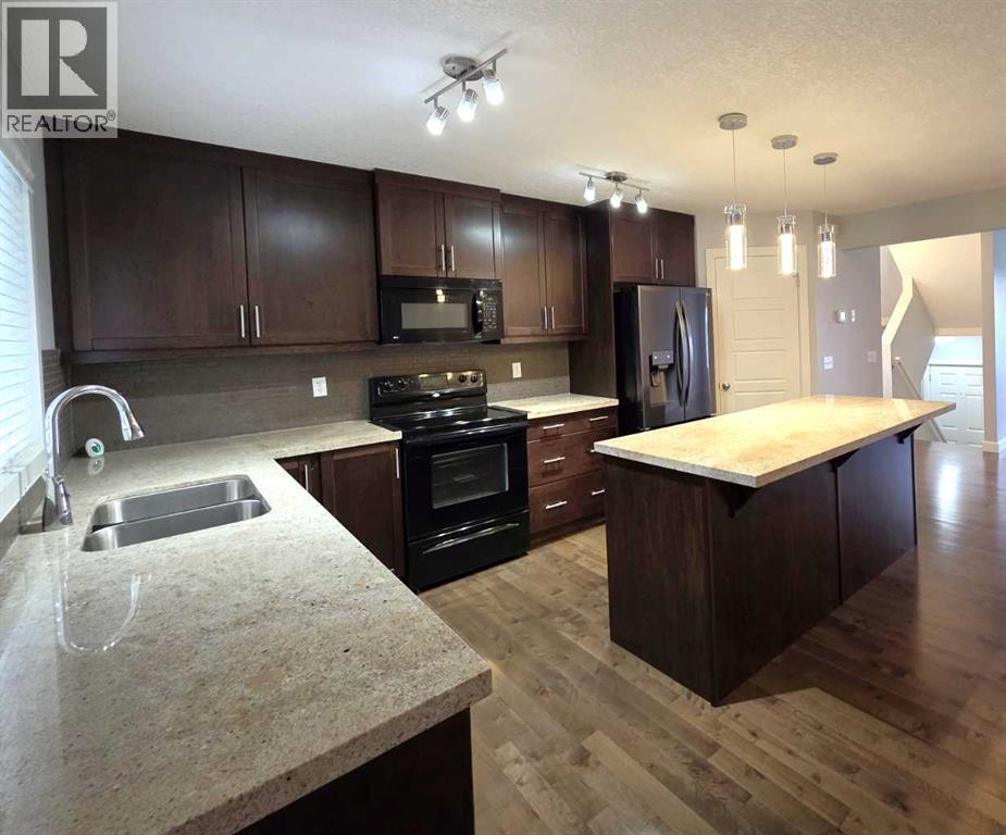 Photo 5 of 188 Pantego Lane Nw, Calgary AB