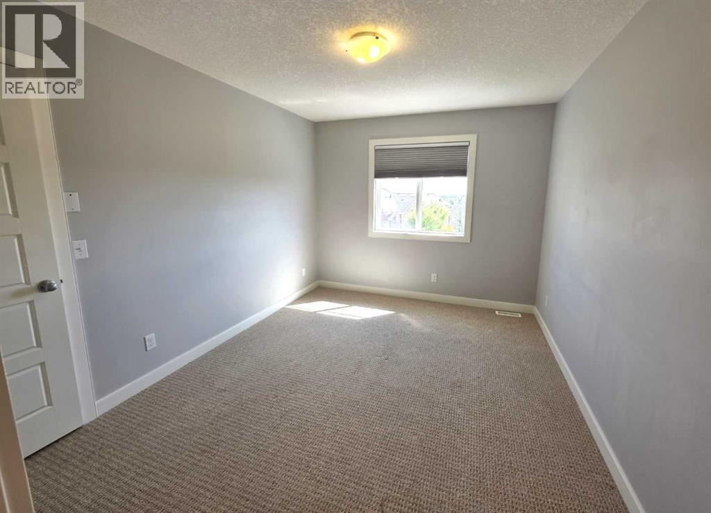 Photo 10 of 188 Pantego Lane Nw, Calgary AB