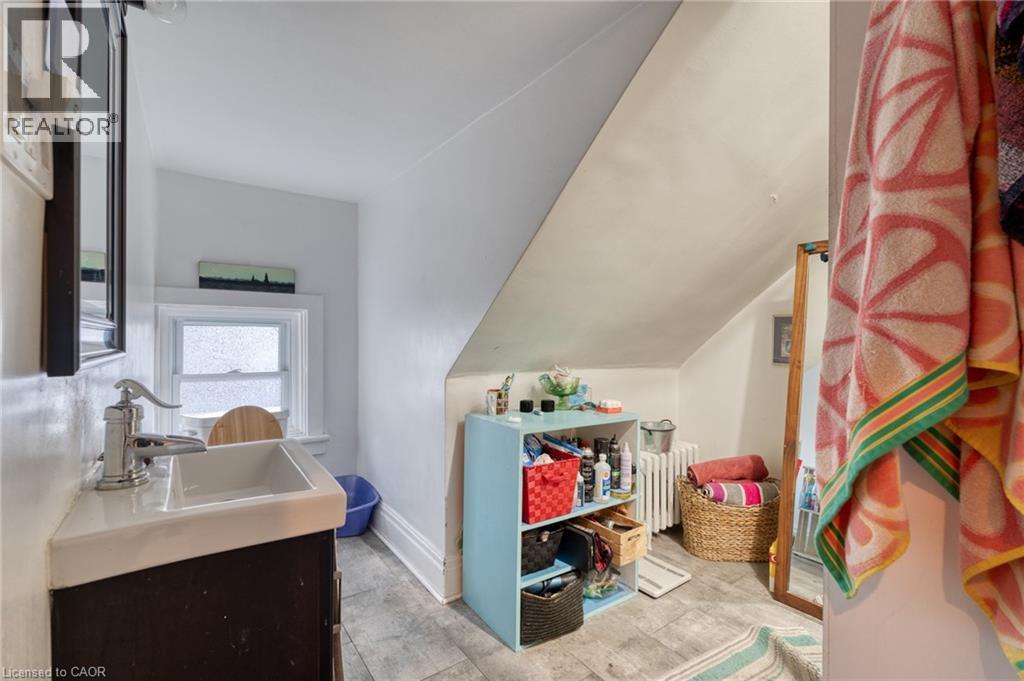 Photo 19 of 93 Barnesdale Boulevard, Hamilton ON