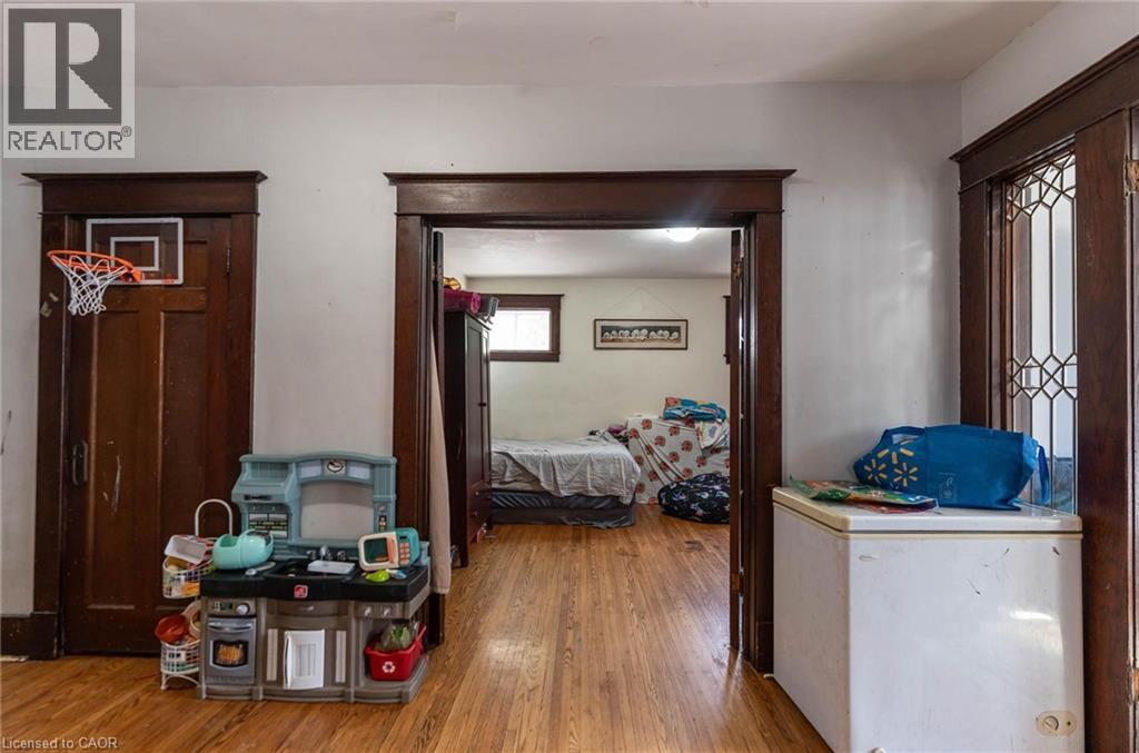 Photo 10 of 93 Barnesdale Boulevard, Hamilton ON
