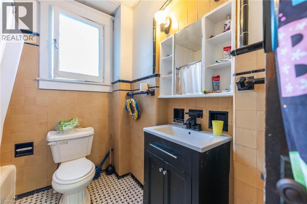 Photo 12 of 93 Barnesdale Boulevard, Hamilton ON