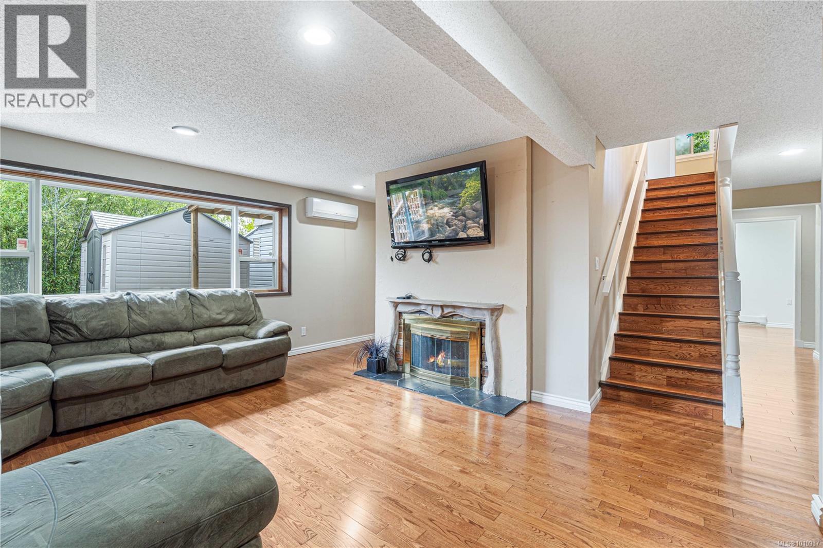 Photo 3 of 2100 Cinnabar Dr, Nanaimo BC