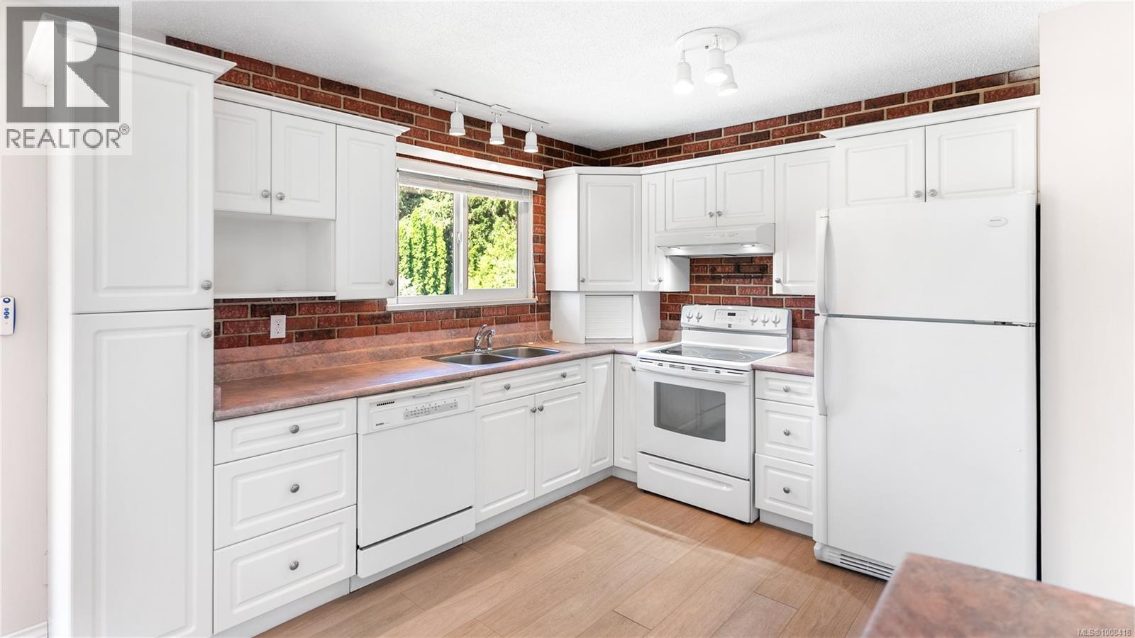 Single Family House for Sale in  Vanalman Ave Saanich 