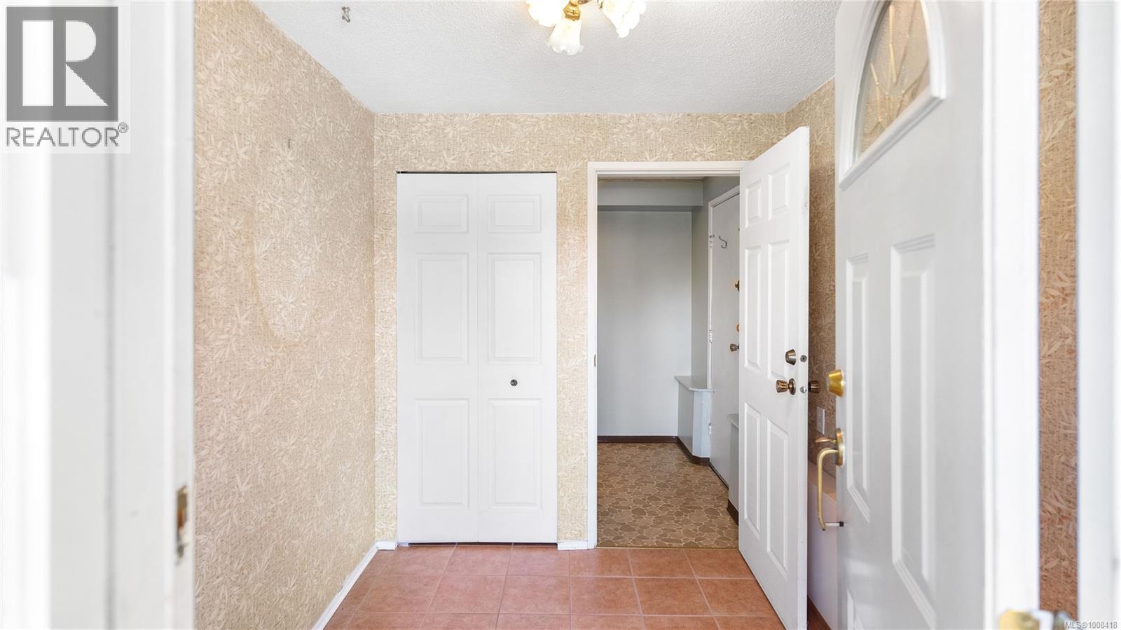 Single Family House for Sale in  Vanalman Ave Saanich 