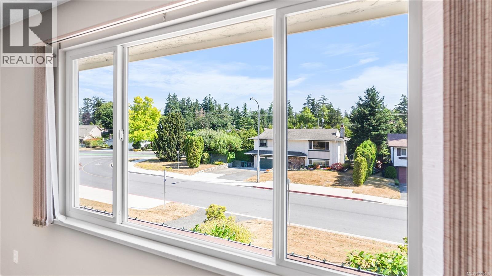 Single Family House for Sale in  Vanalman Ave Saanich 
