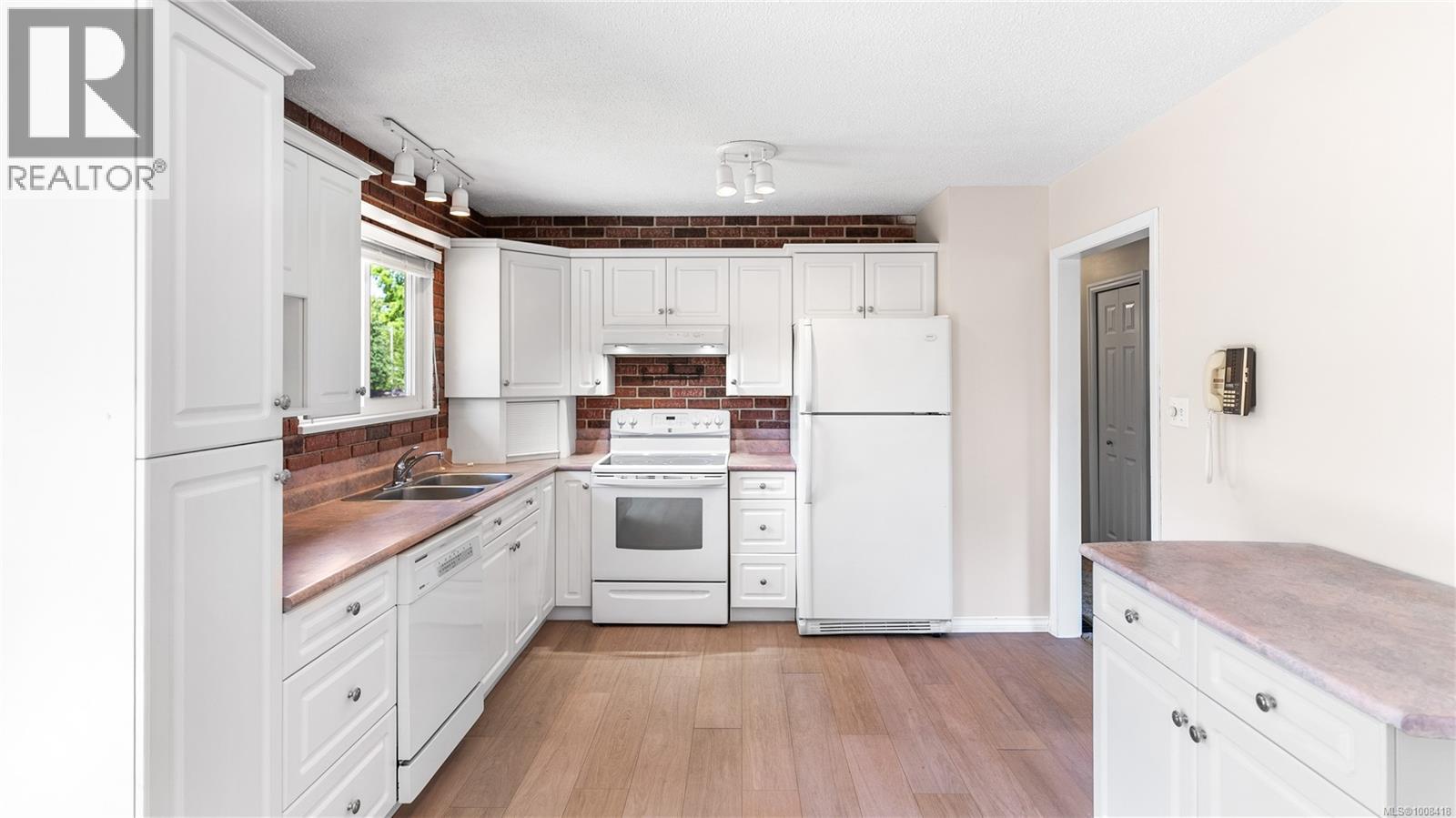 Single Family House for Sale in  Vanalman Ave Saanich 